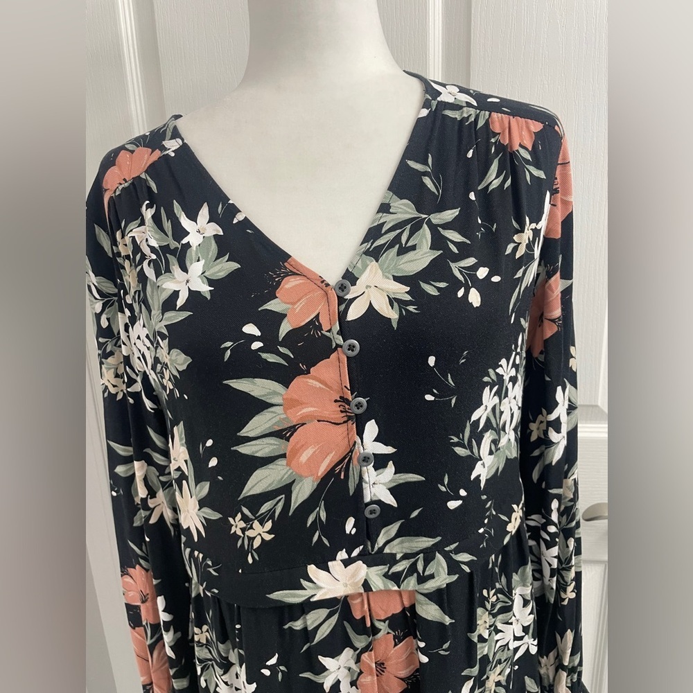 Chic Black Floral Long Sleeve Dress - Picture 4 of 10